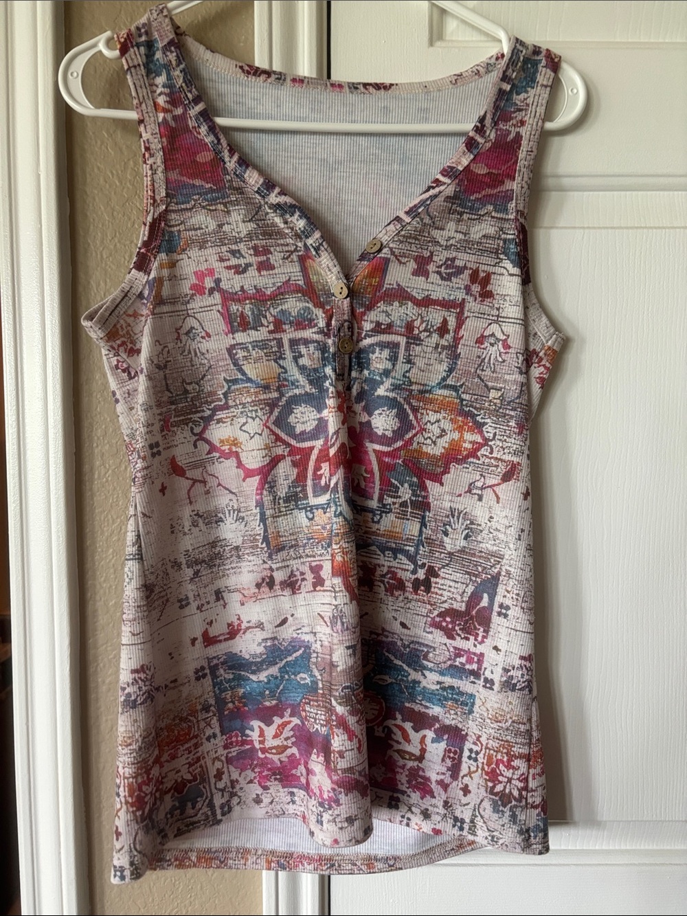 Women's Sleeveless Printed Henley Tank Top - Multi Pink